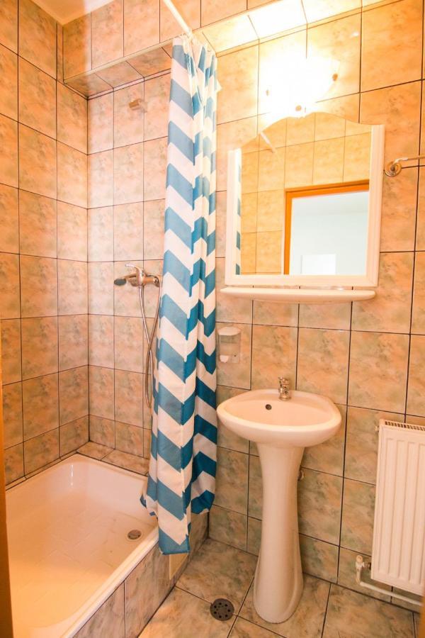 Motel Dracula Selimbar Ngoại thất bức ảnh