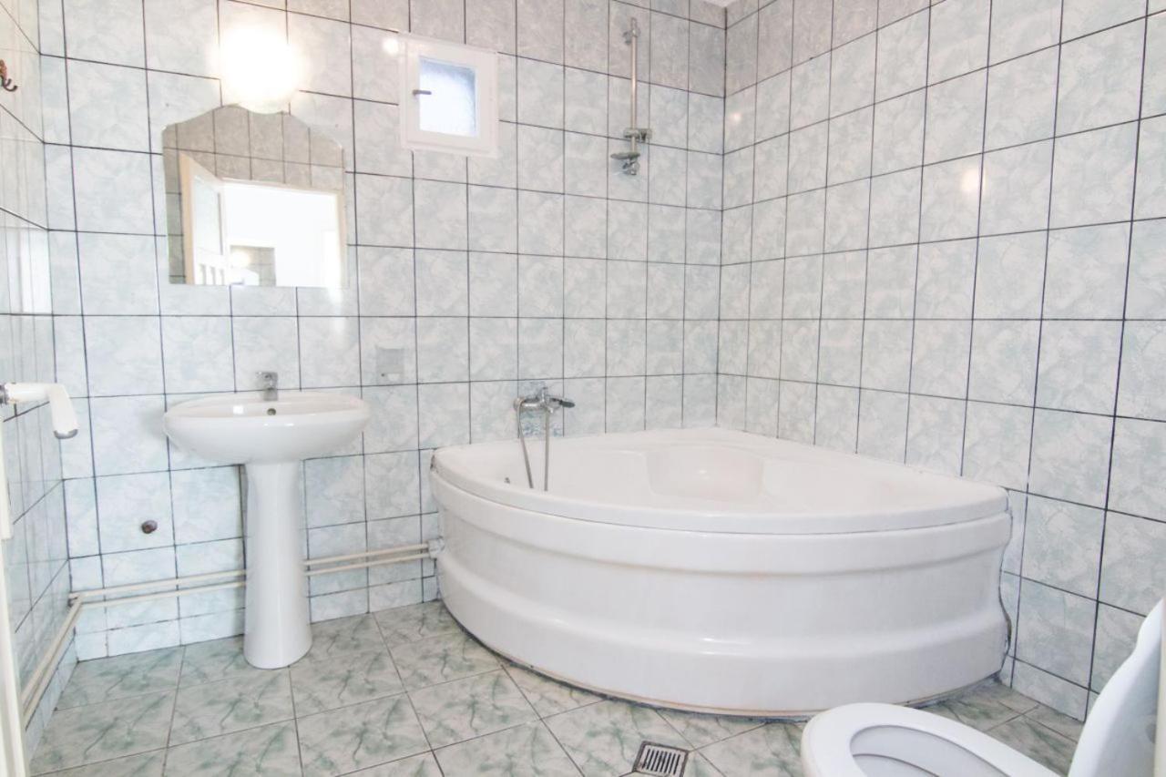 Motel Dracula Selimbar Ngoại thất bức ảnh