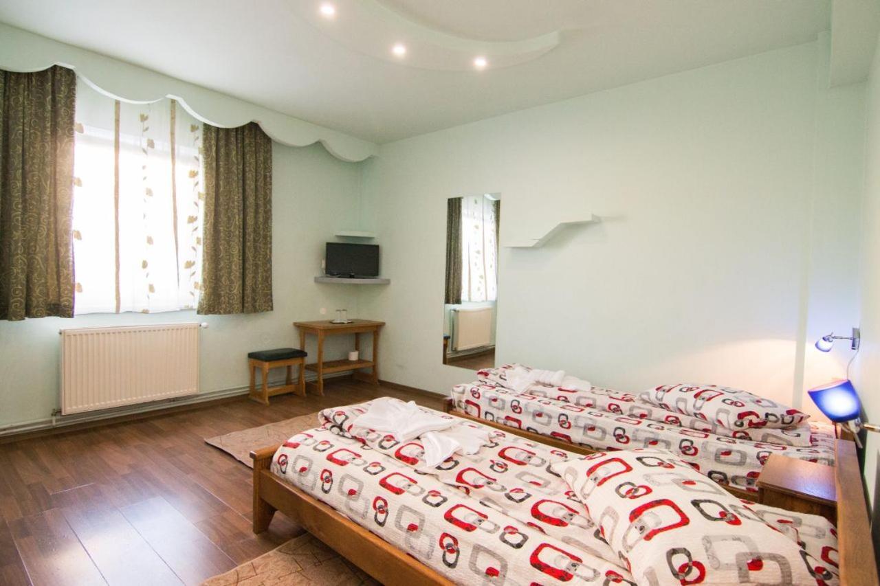 Motel Dracula Selimbar Ngoại thất bức ảnh