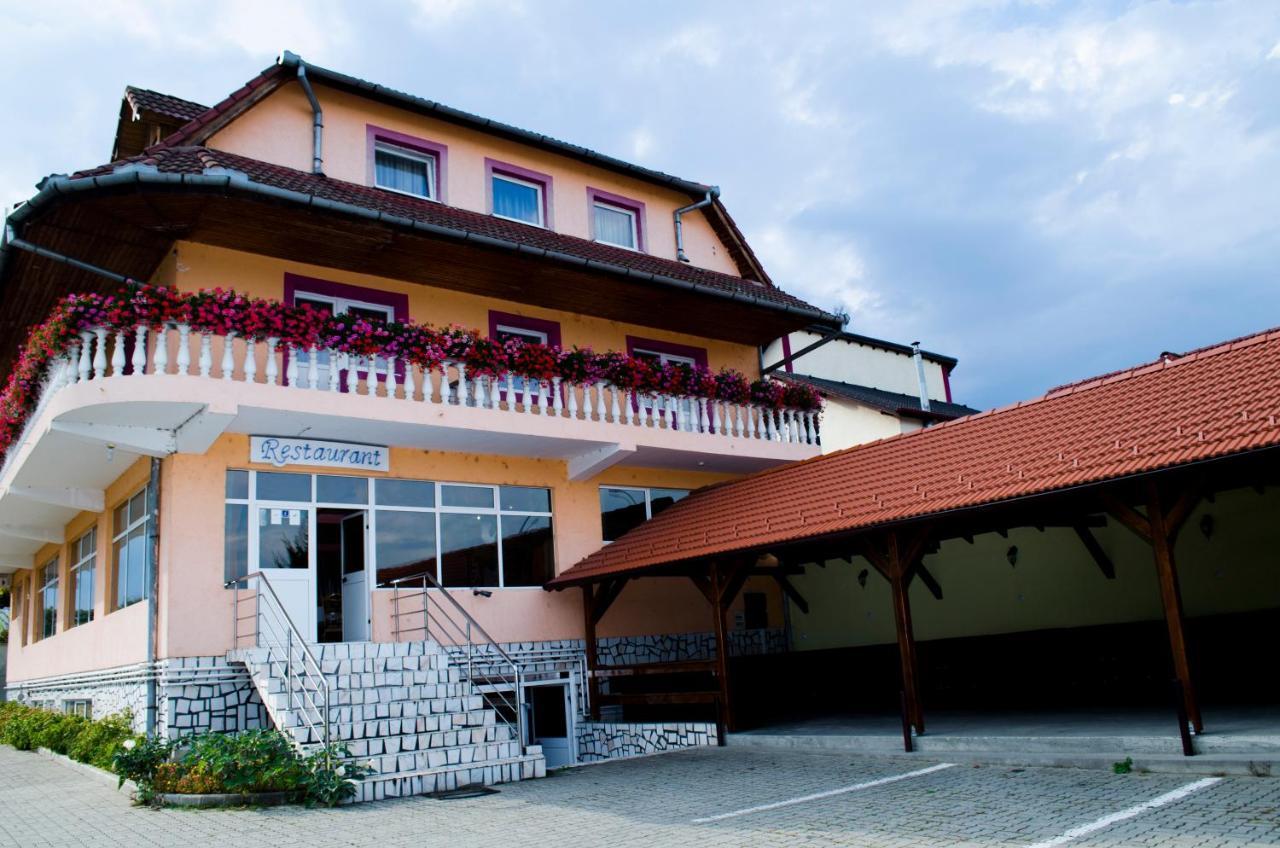 Motel Dracula Selimbar Ngoại thất bức ảnh