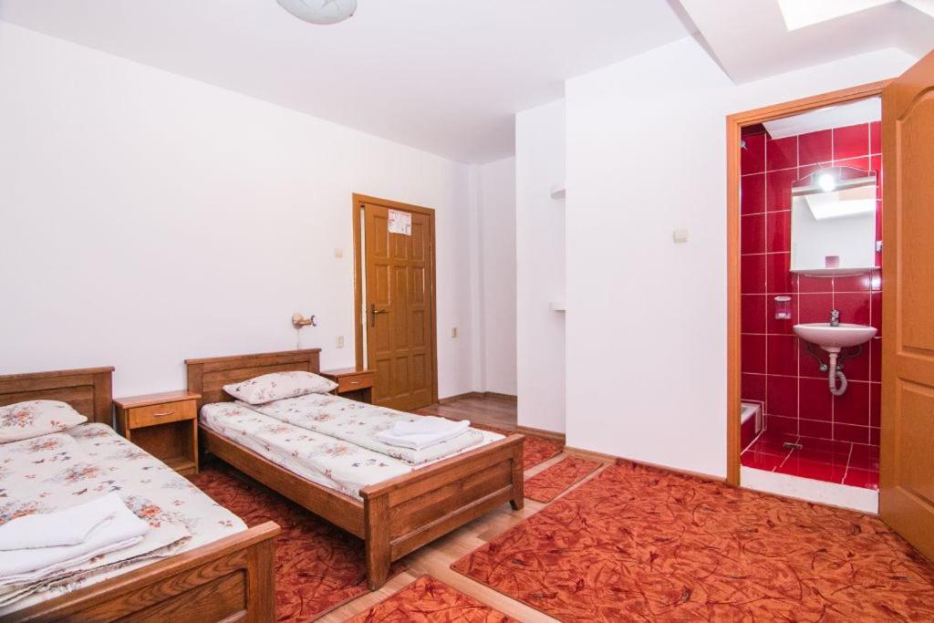 Motel Dracula Selimbar Ngoại thất bức ảnh