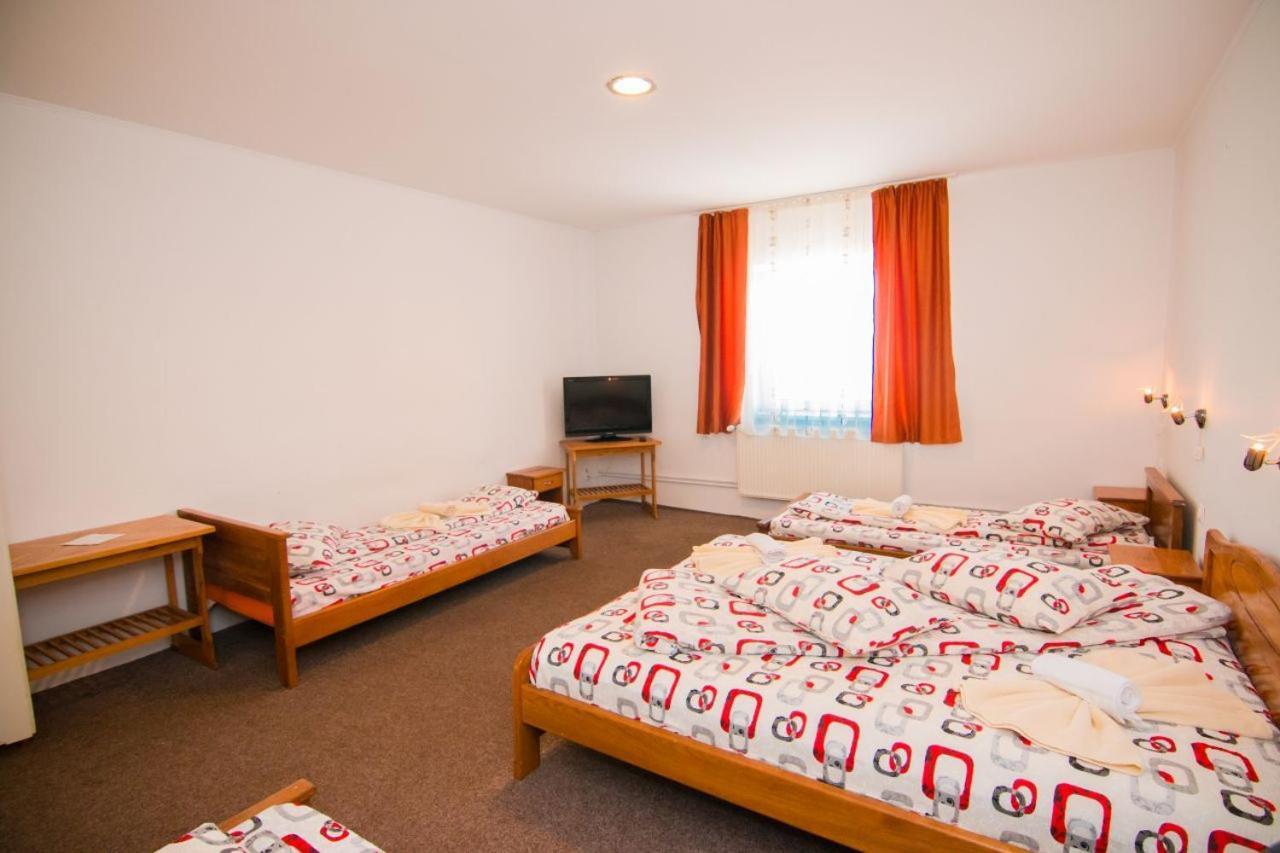 Motel Dracula Selimbar Ngoại thất bức ảnh